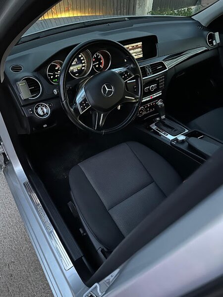 Mercedes-Benz C 220